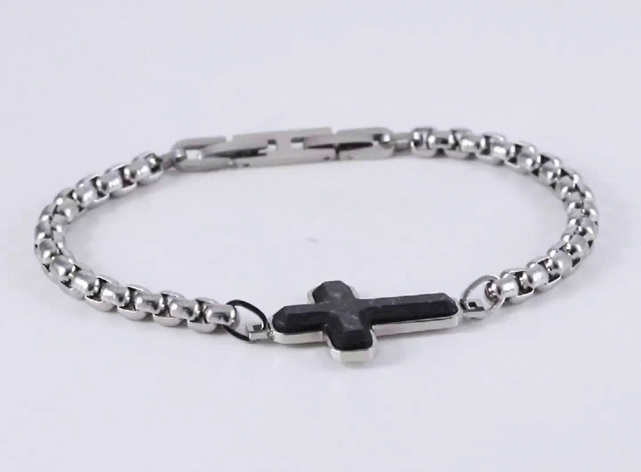 BSS934 STAINLESS STEEL CROSS BRACELET WITH FORGED CARBON AAB CO..