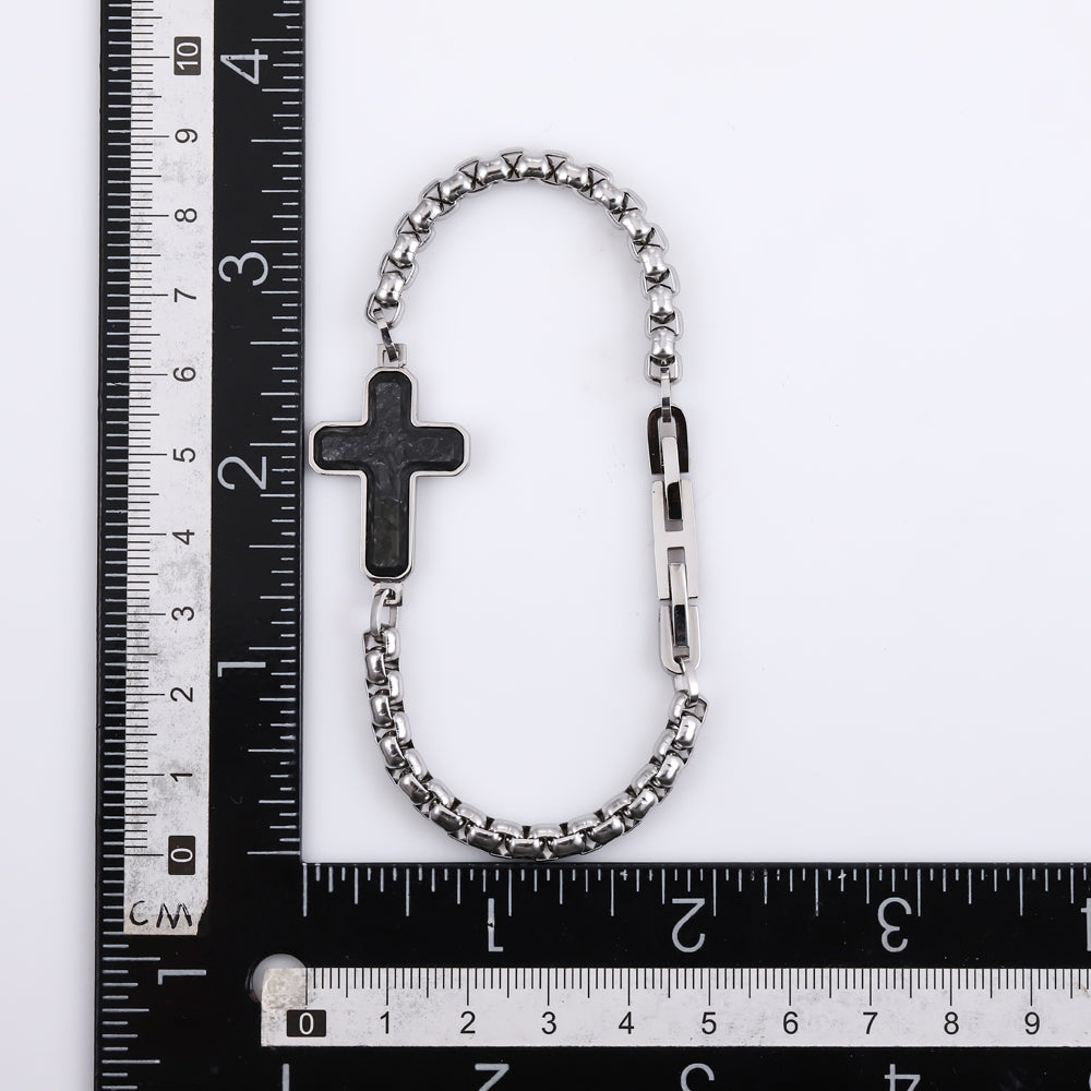 BSS934 STAINLESS STEEL CROSS BRACELET WITH FORGED CARBON AAB CO..