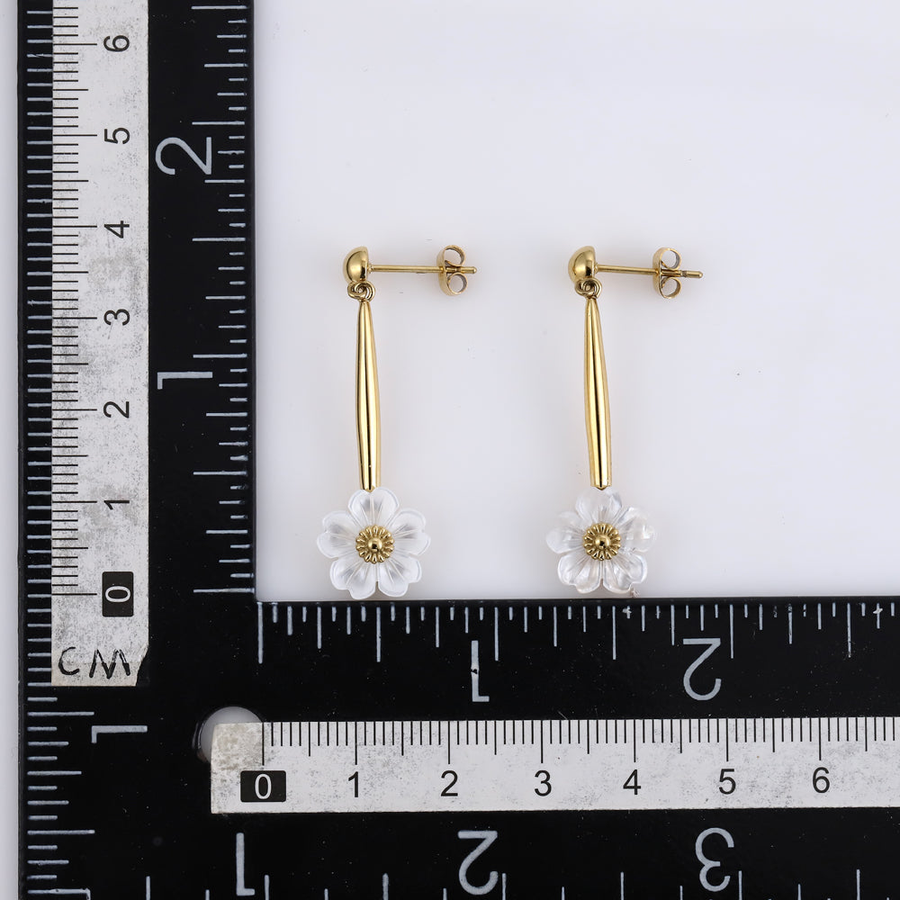 ESS792 STAINLESS STEEL EARRING WITH MOP FLOWER AAB CO..