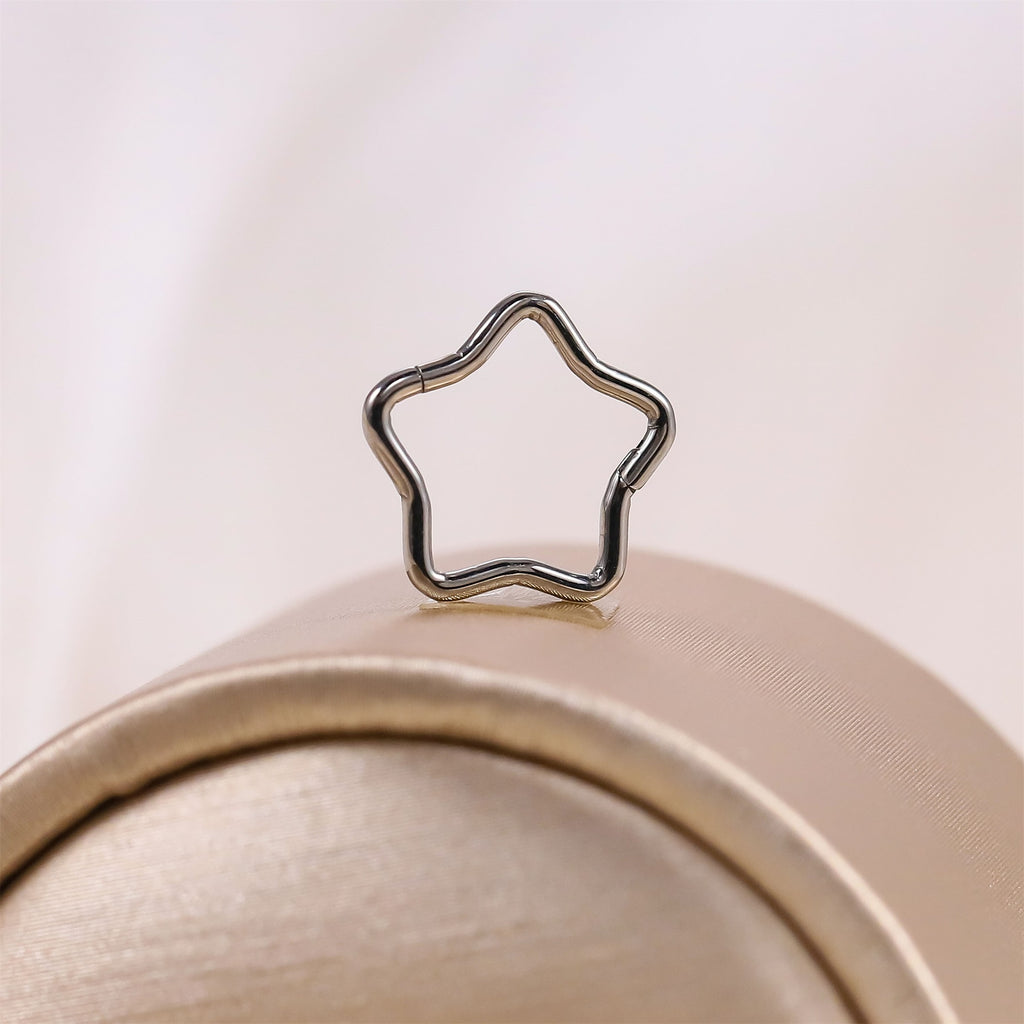 ADCM20 G-23 TITANIUM HINGED BCR WITH STAR DESIGN