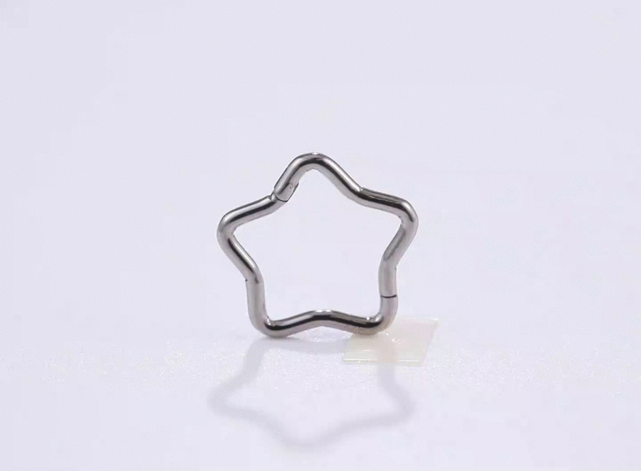ADCM20 G-23 TITANIUM HINGED BCR WITH STAR DESIGN