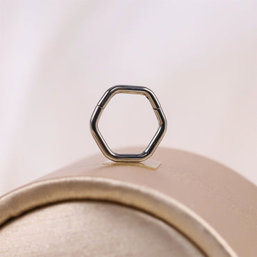 ADCM21 G-23 TITANIUM HINGED BCR WITH GEOMETRIC DESIGN