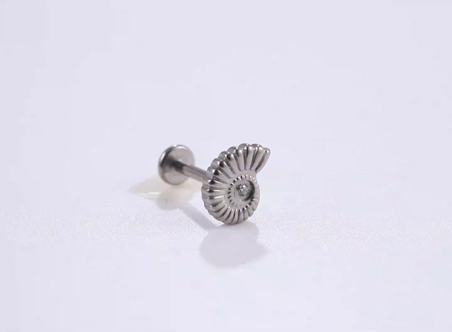 BLBJ50 G-23 TITANIUM INTERNAL THREAD LABRET WITH SHELL DESIGN