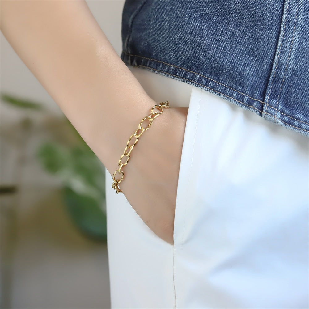 BSS1184 STAINLESS STEEL TWISTED OVAL CHAIN BRACELET
