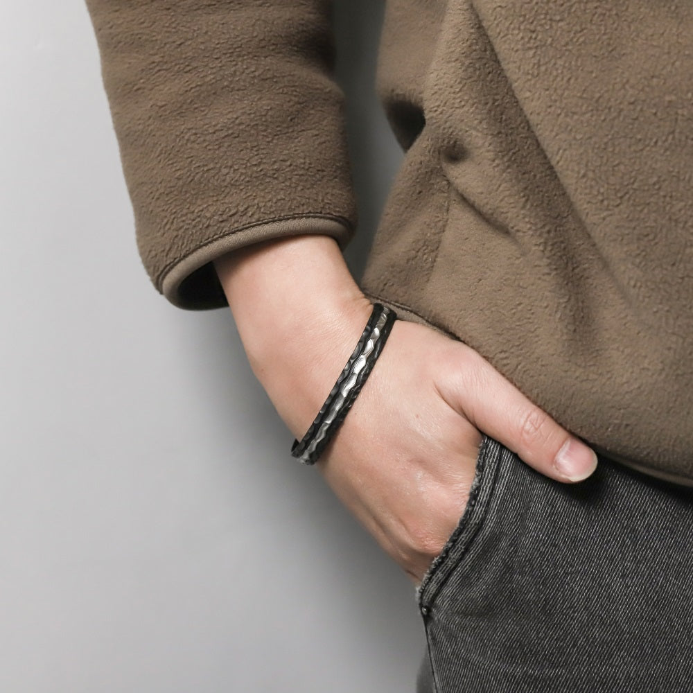 BSSG206 STAINLESS STEEL BANGLE WITH ROCK SURFACE