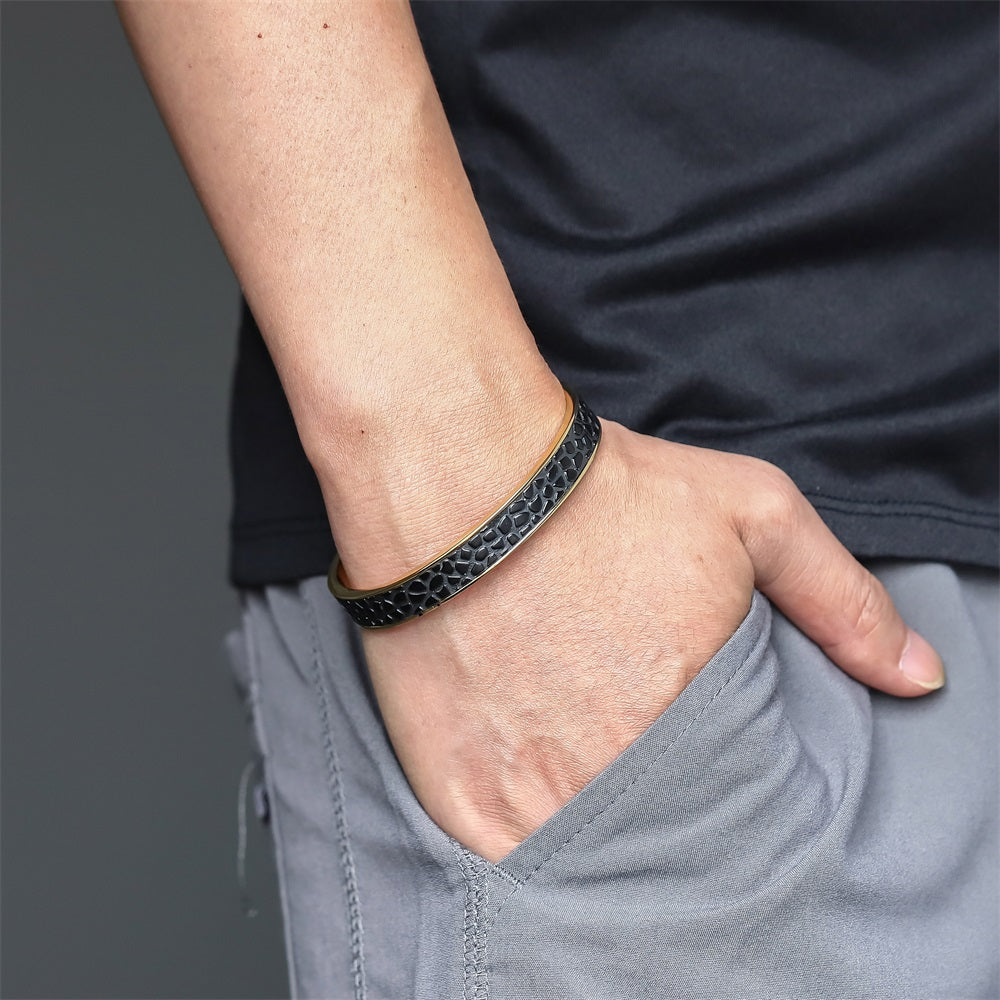 BSSG211 STAINLESS STEEL LEATHER LOOKING OPEN BANGLE WITH TWO TONE COLOR