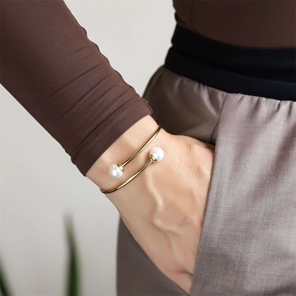 BSSG213 STAINLESS STEEL FLEXIBLE OPEN BANGLE WITH SHELL PEARL