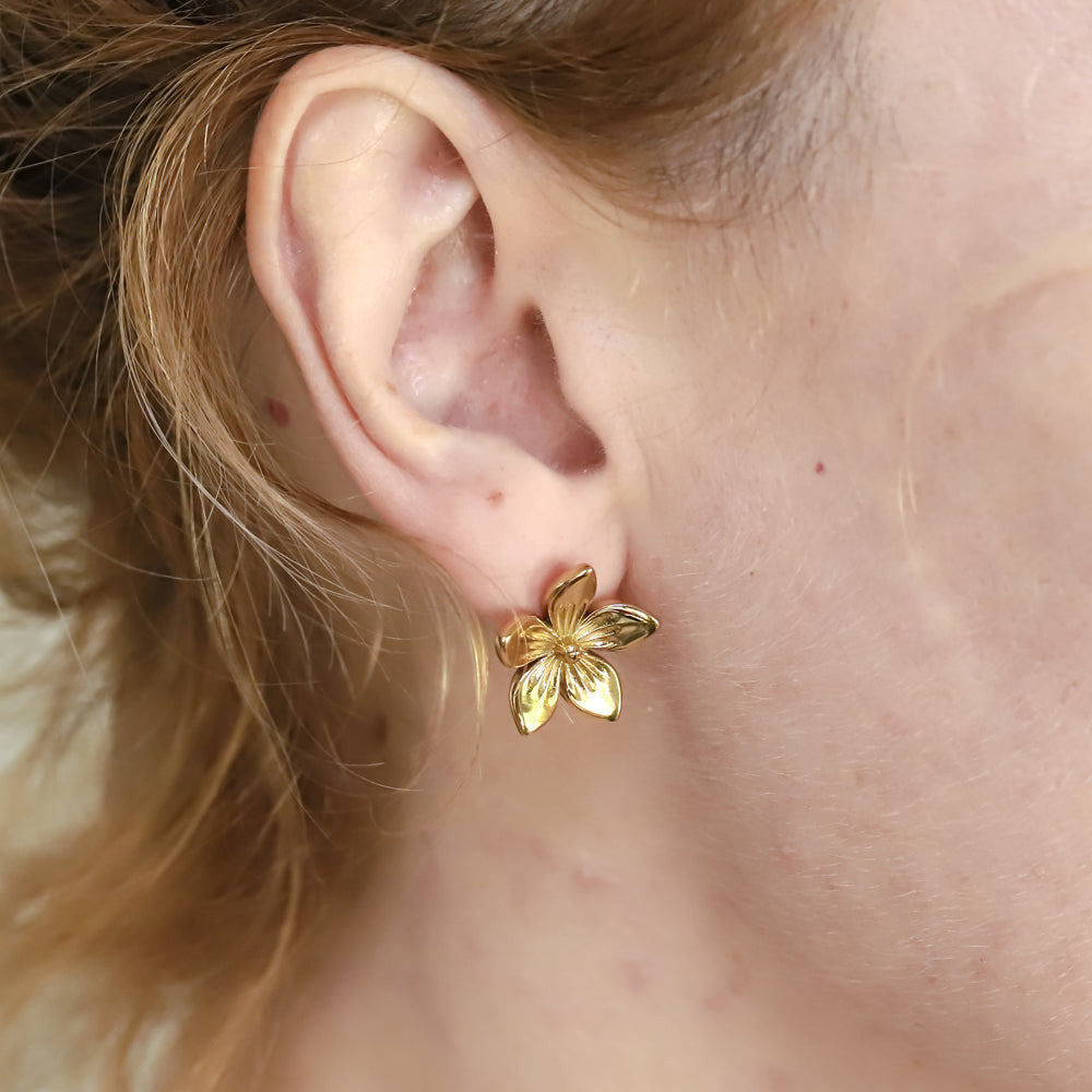 ESS790 STAINLESS STEEL FLOWER EARRING