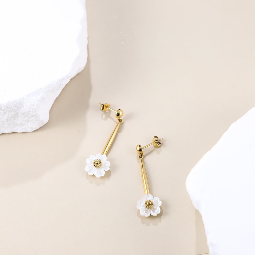 ESS792 STAINLESS STEEL EARRING WITH MOP FLOWER