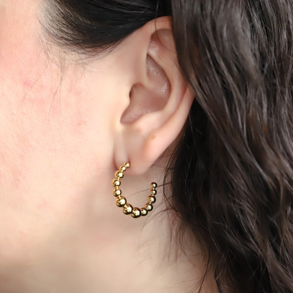 ESS851 STAINLESS STEEL C-SHAPED EARRING WITH ROUND BALLS DESIGN