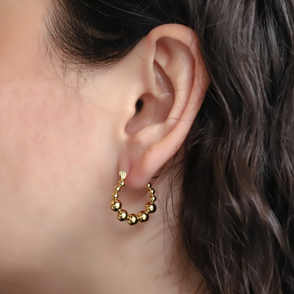 ESS853 STAINLESS STEEL HOOP EARRING WITH ROUND BALLS DESIGN
