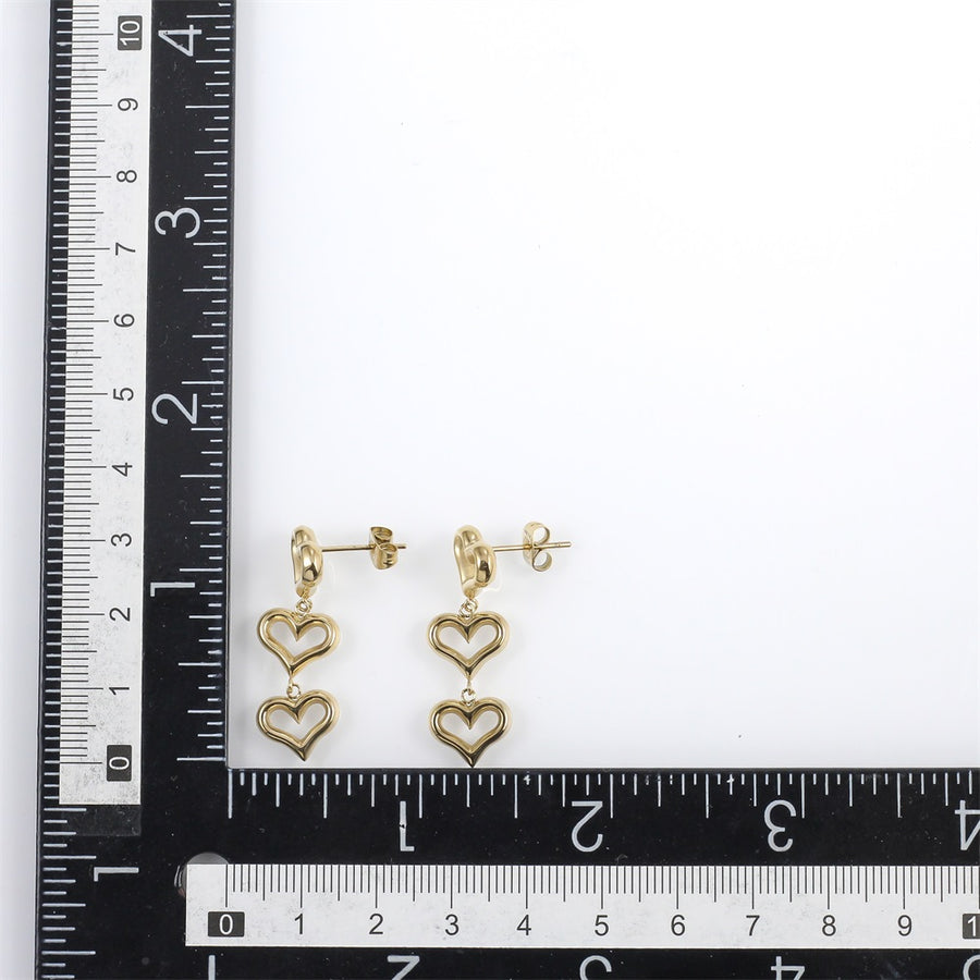ESS900 STAINLESS STEEL EAR STUD WITH HEART DESIGN