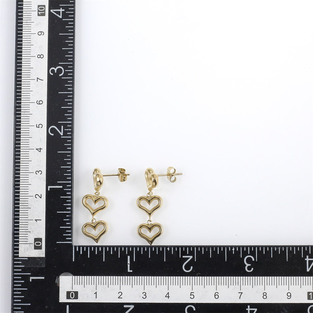 ESS900 STAINLESS STEEL EAR STUD WITH HEART DESIGN