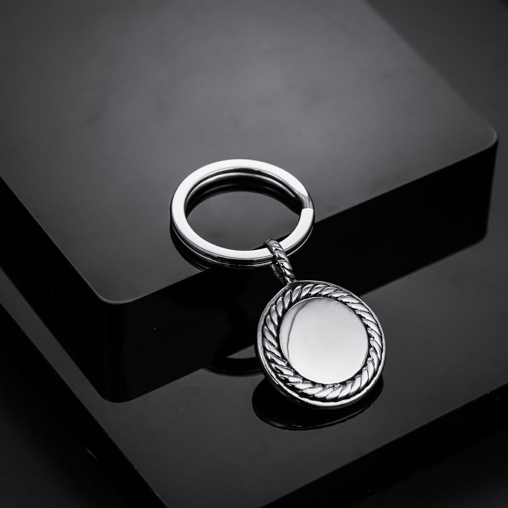 MAKS77 STAINLESS STEEL ROUND KEY HOLDER WITH ROPE DESIGN