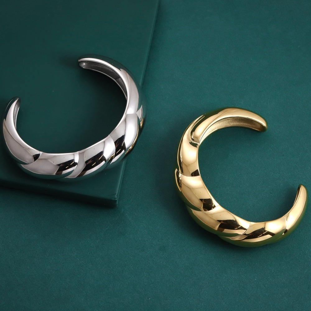 MBSG25 STAINLESS STEEL CHUNKY CROISSANL OPEN BANGLE