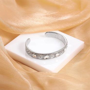 MBSG46 STAINLESS STEEL OPEN BANGLE WITH FLOWER DESIGN