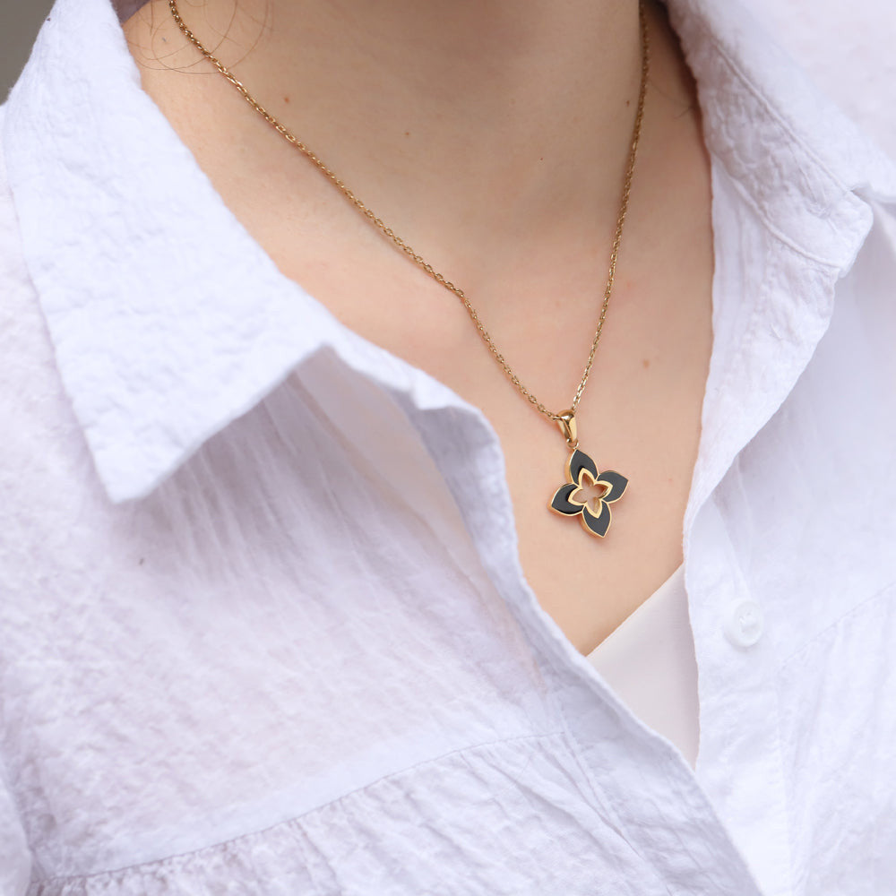PSS1240 STAINLESS STEEL FLOWER SHAPE PENDANT WITH EPOXY AAB CO..