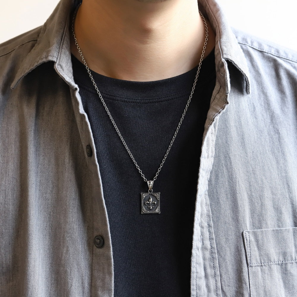PSS1329 STAINLESS STEEL PENDANT WITH LILY PATTERN