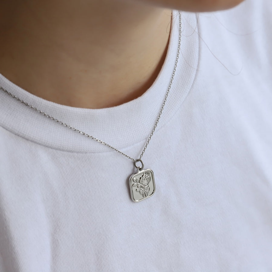 PSS1344 STAINLESS STEEL SQUARE PENDANT WITH FLOWER