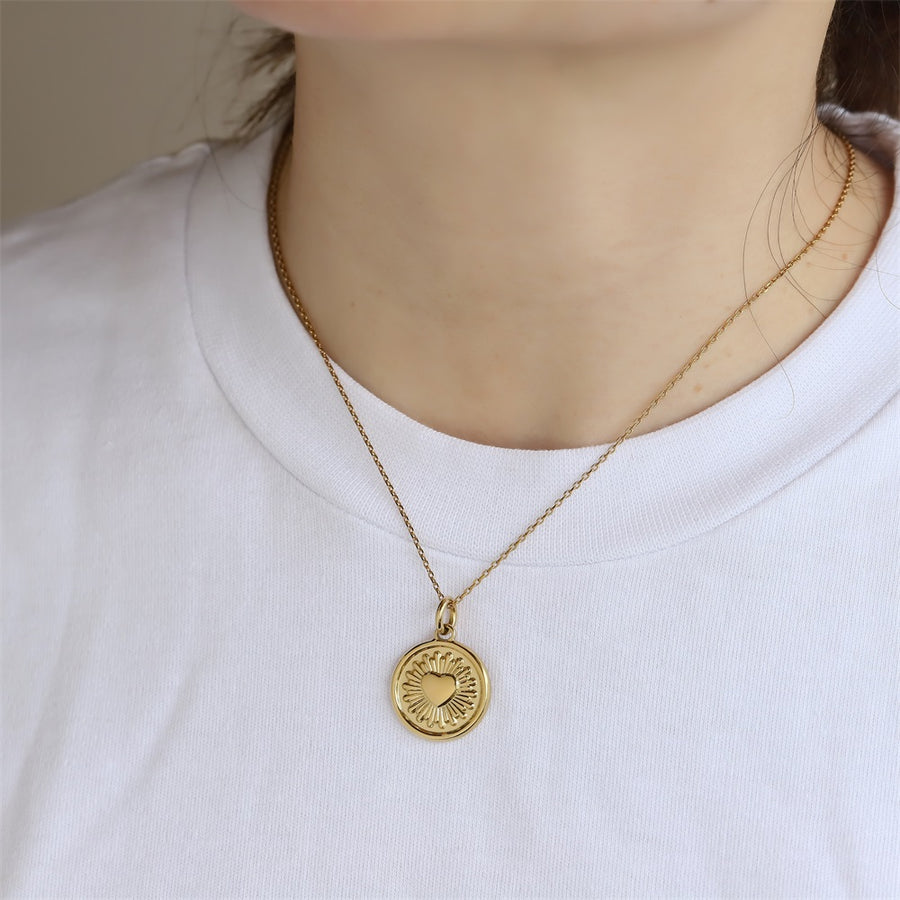 PSS1353 STAINLESS STEEL ROUND PENDANT WITH HEART