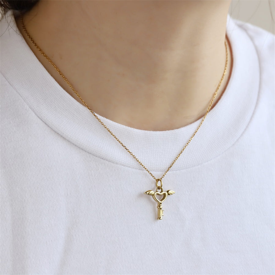 PSS1362 STAINLESS STEEL KEY PENDANT WITH HEART