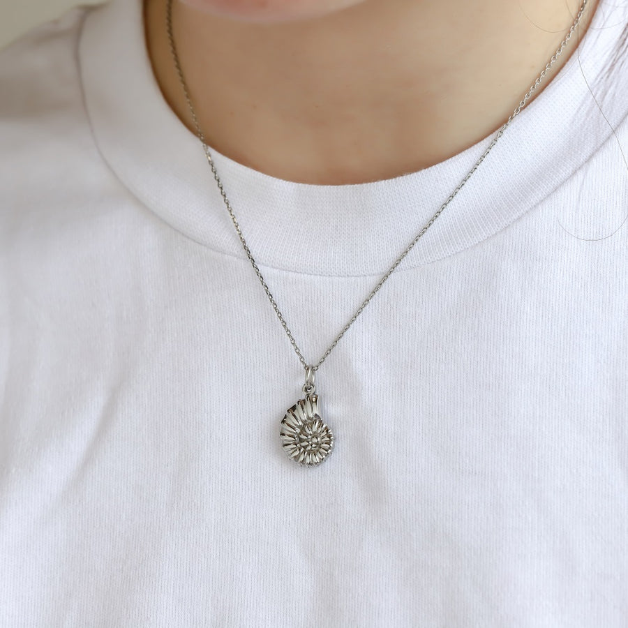 PSS1366 STAINLESS STEEL CROSS-CUT CONCH PENDANT
