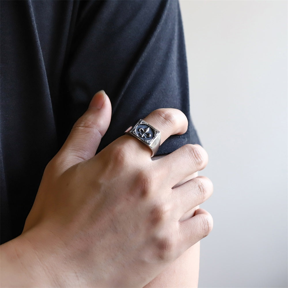 RSS1133 STAINLESS STEEL RING WITH LILY PATTERN