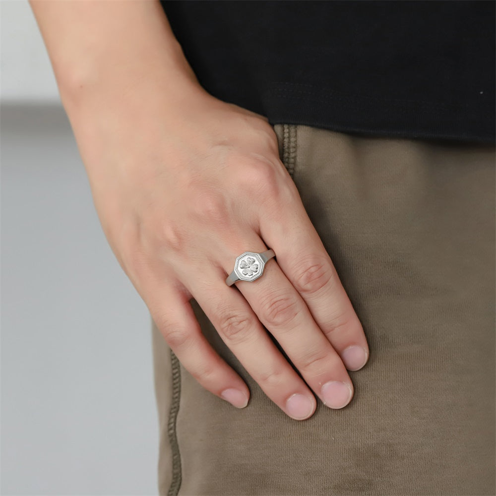 RSS1134 STAINLESS STEEL RING WITH CLOVERS