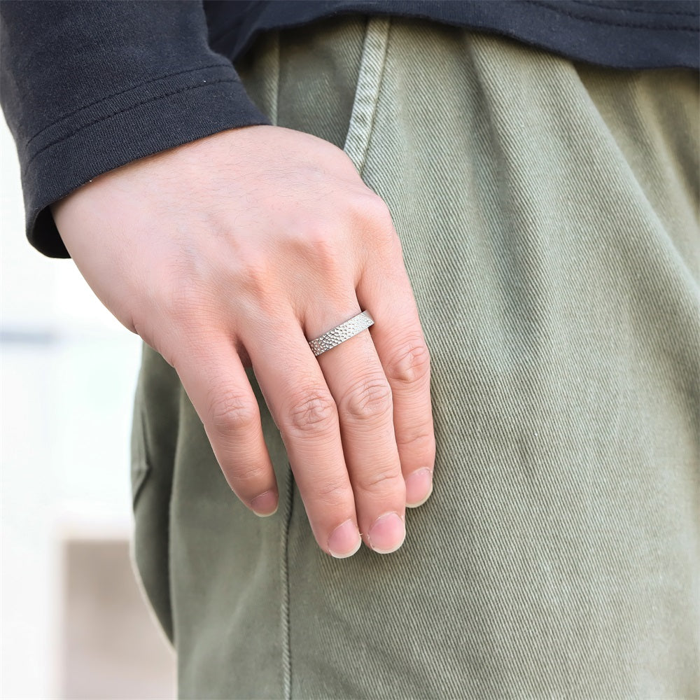 RSS1140 STAINLESS STEEL RING WITH HAMMER EFFECT