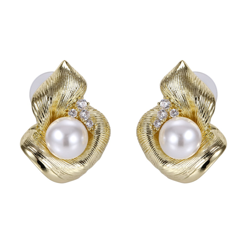 TES69 BRASS TEXTURED LEAF EARRING WITH PEARL&CZ