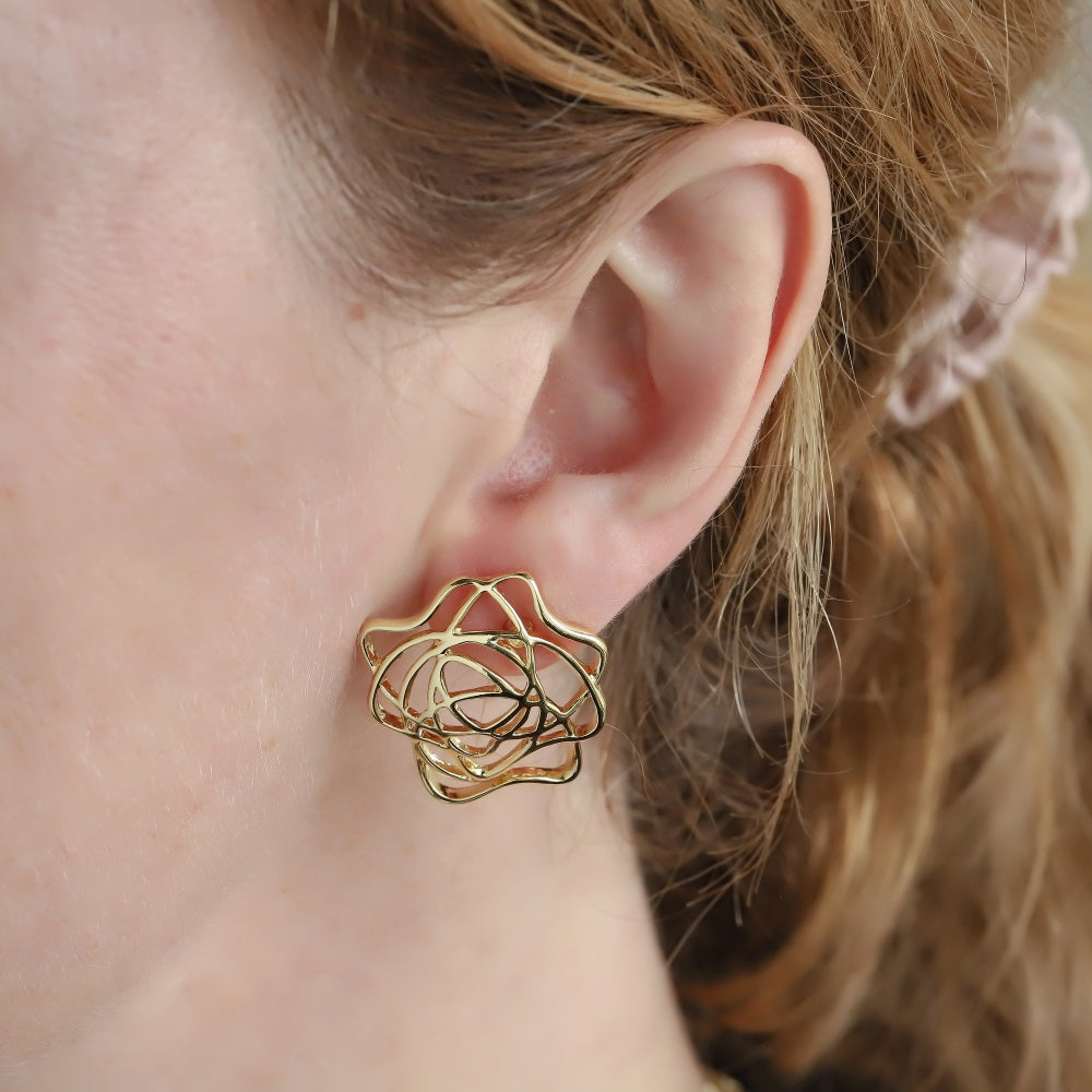 TES82 BASE METAL OPENWORK FLORAL STUD EARRING