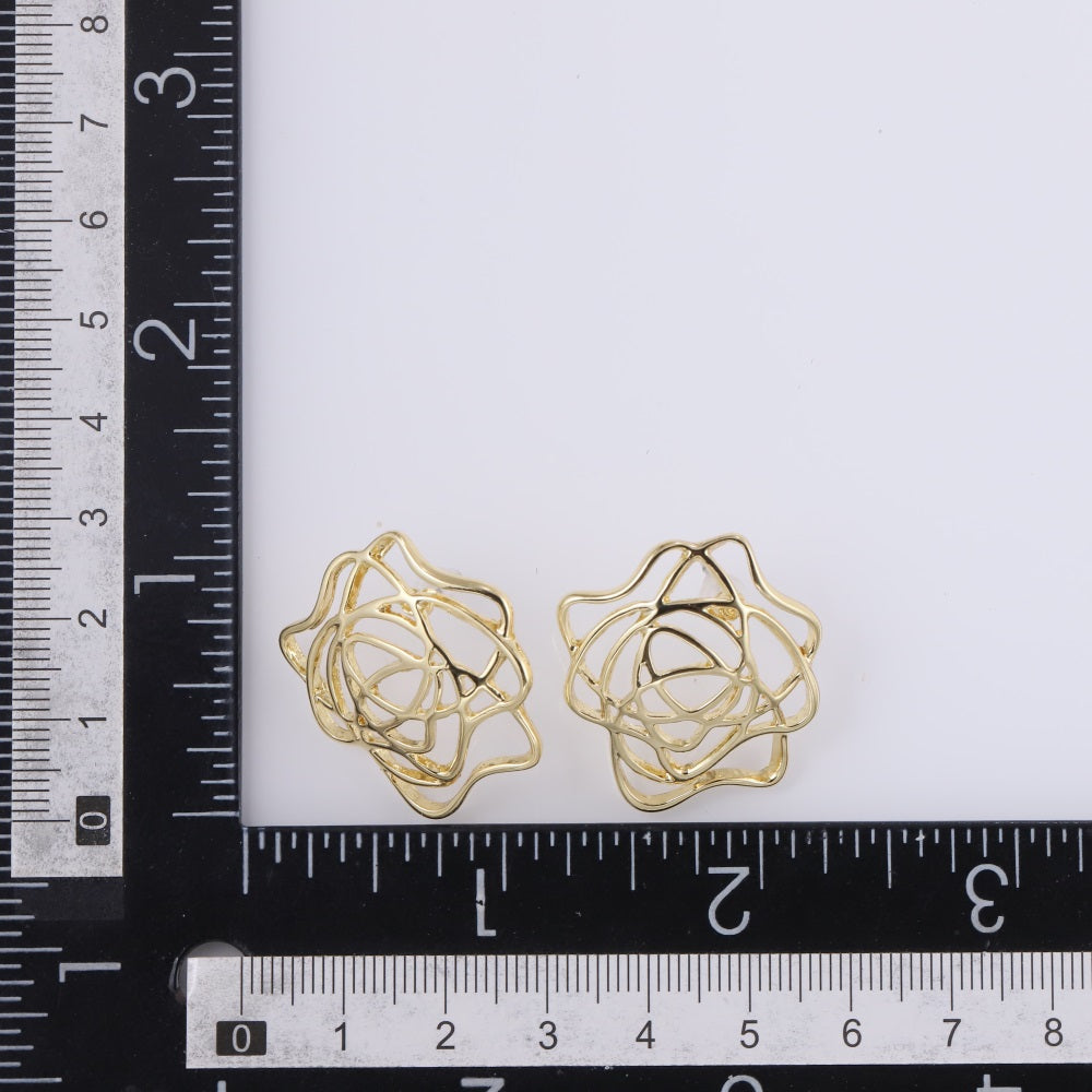 TES82 BASE METAL OPENWORK FLORAL STUD EARRING