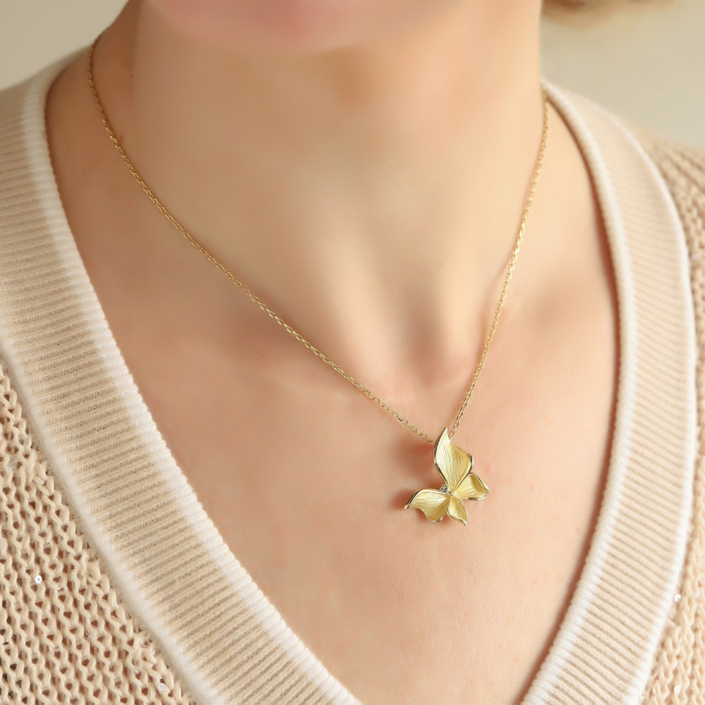 TNS104 BASE METAL NECKLACE WITH BUTTERFLY CHARM
