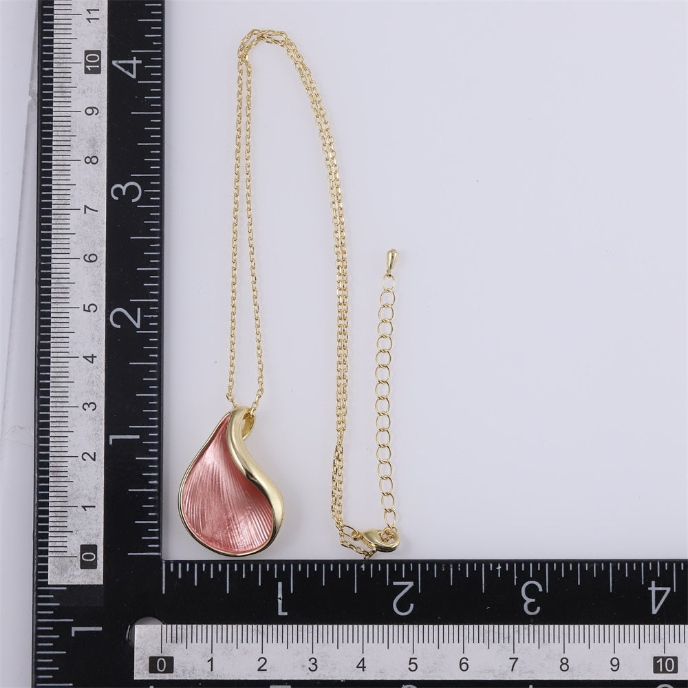 TNS52 BASE METAL NECKLACE WITH PETAL CHARM