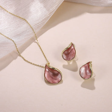 TNS52 BASE METAL NECKLACE WITH PETAL CHARM