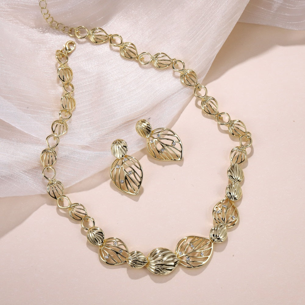 TES80 BASE METAL LEAVES EARRING WITH FOIL STONE