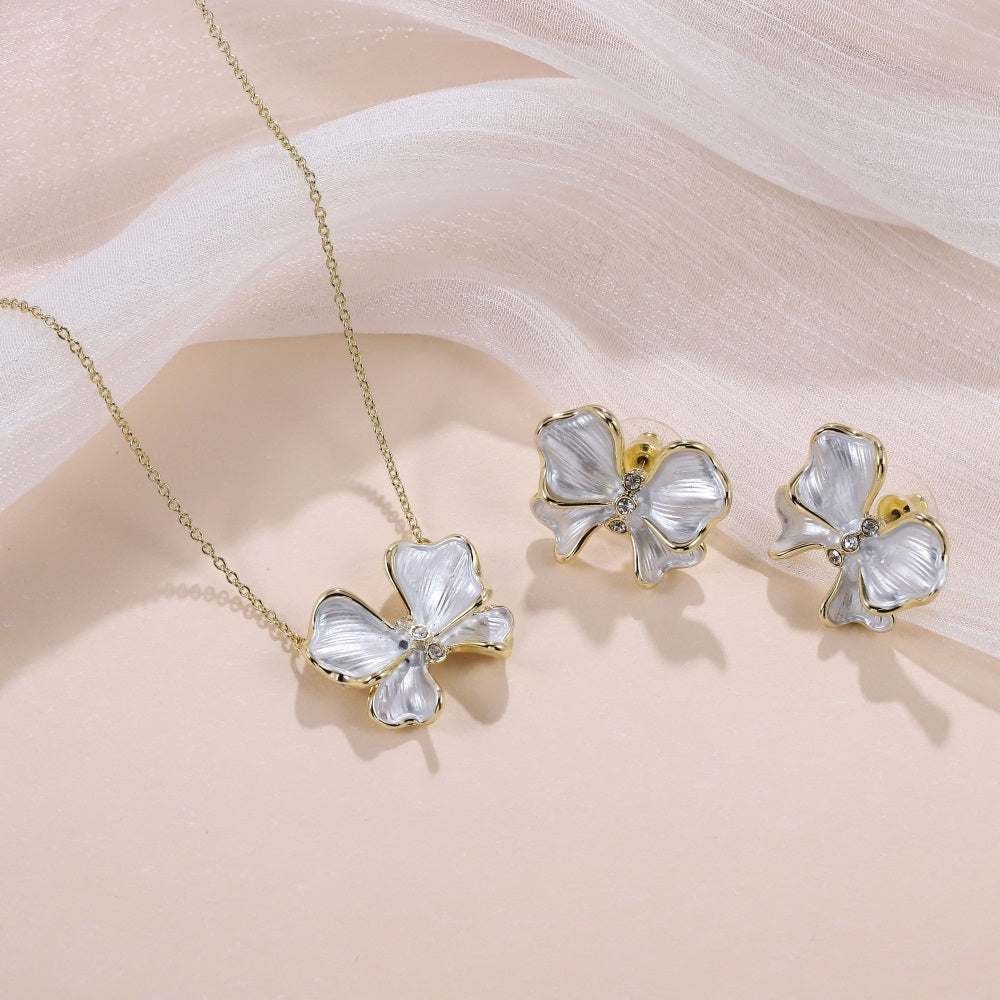 TNS79 BASE METAL NECKLACE WITH BUTTERFLY CHARM