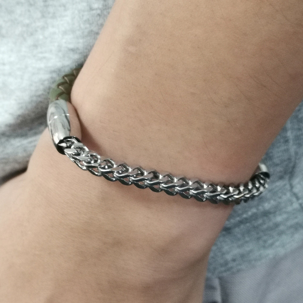 BSS677 STAINLESS STEEL HALF BRACELET AAB CO..