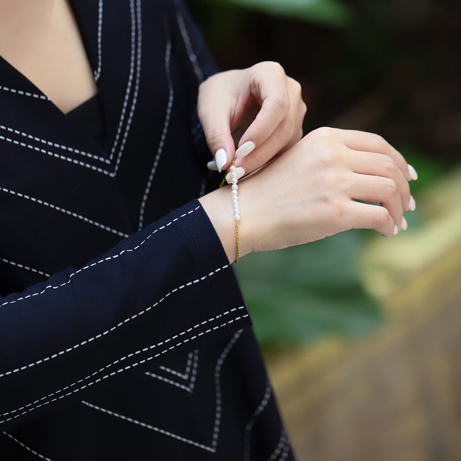 BSS883 STAINLESS STEEL BRACELET WITH SHELL PEARL AAB CO..