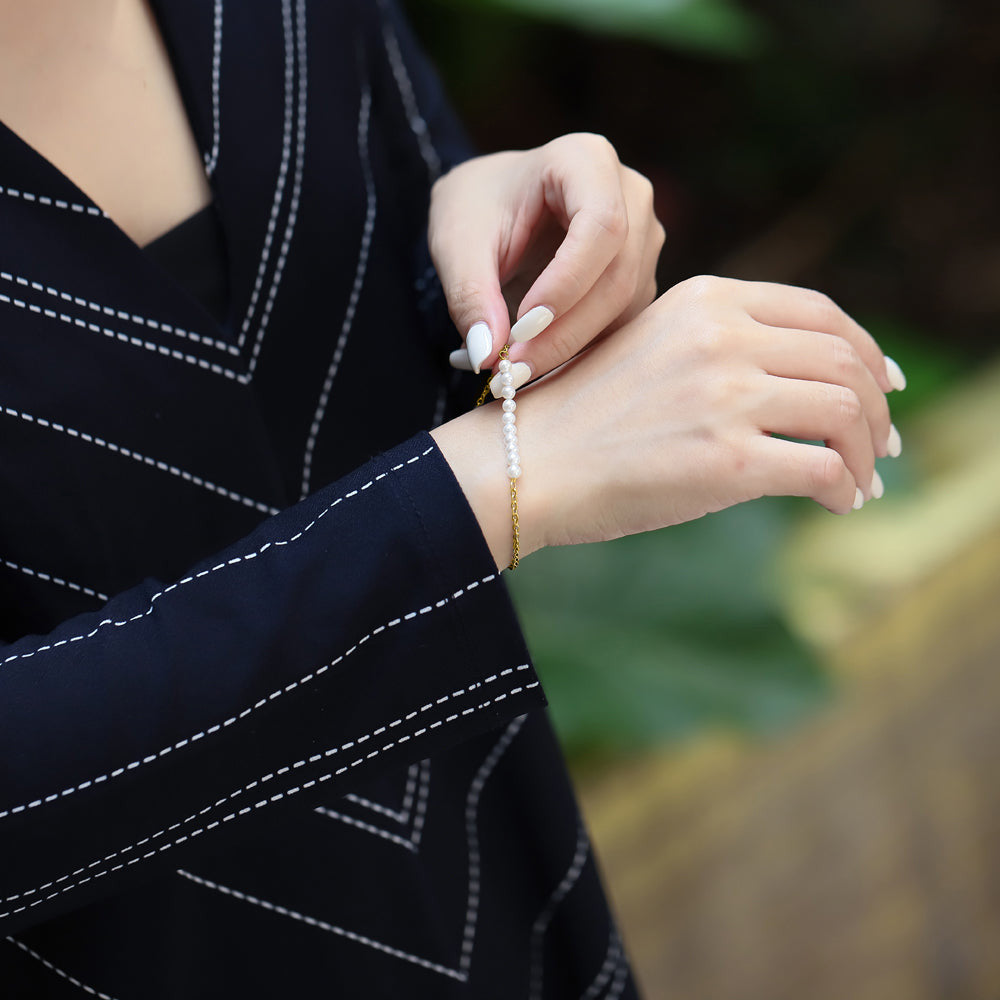 BSS883 STAINLESS STEEL BRACELET WITH SHELL PEARL AAB CO..