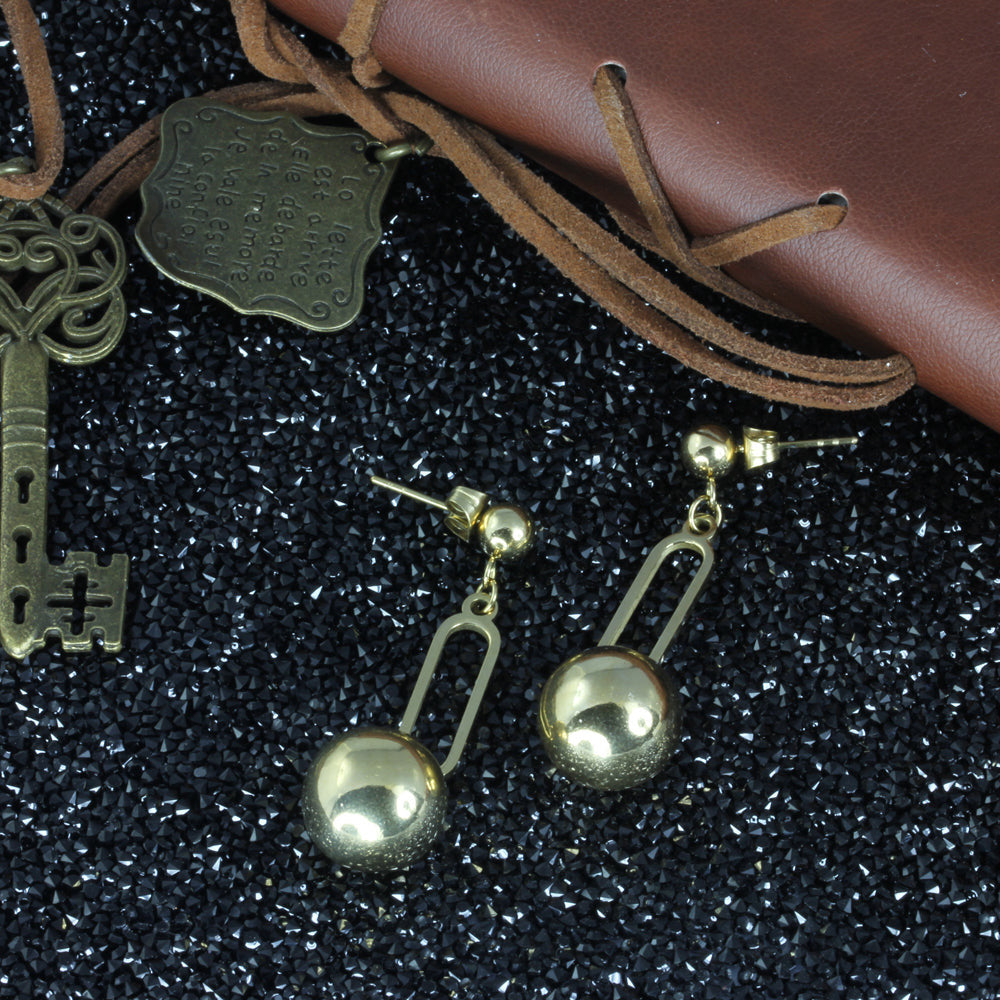 ESS675 STAINLESS STEEL EARRING WITH BALL AAB CO..