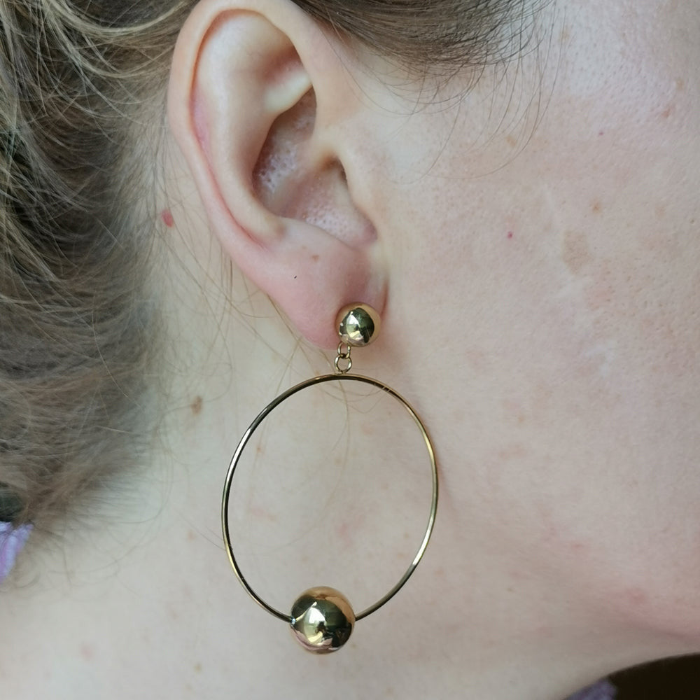 ESS676 STAINLESS STEEL EARRING WITH BALL AAB CO..
