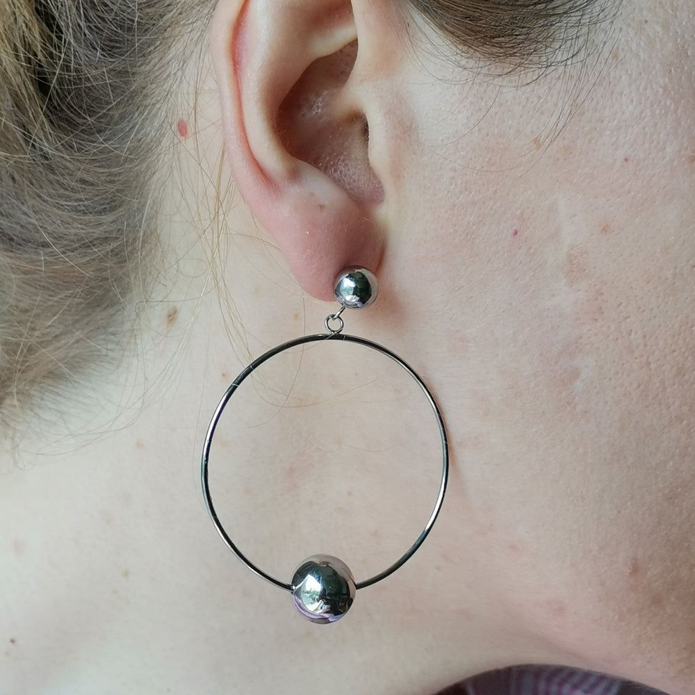 ESS676 STAINLESS STEEL EARRING WITH BALL AAB CO..