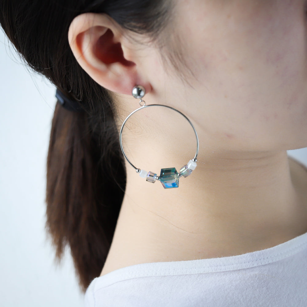 ESS681 STAINLESS STEEL EARRING WITH GLASS AAB CO..