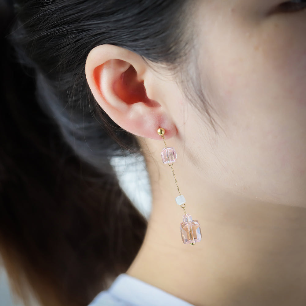 ESS682 STAINLESS STEEL EARRING WITH GLASS AAB CO..