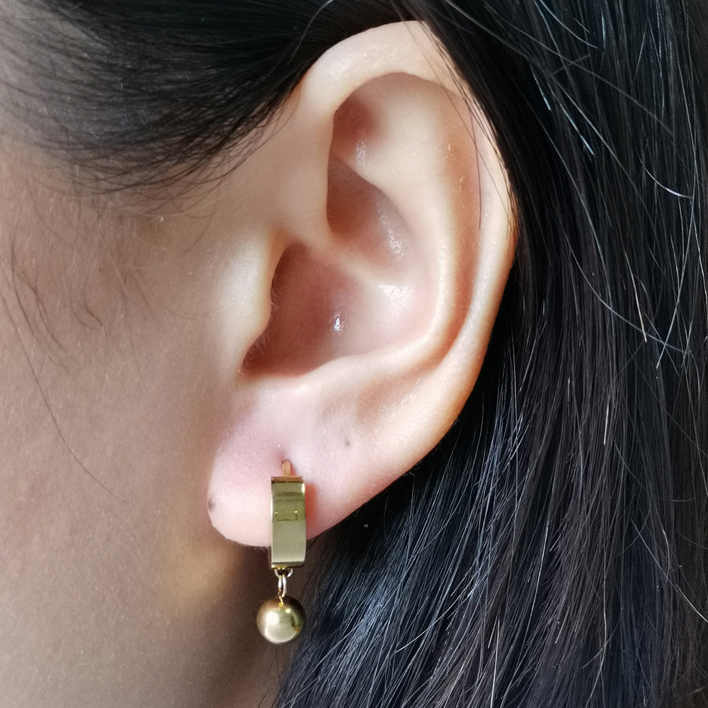 MESS25 STAINLESS STEEL EARRING WITH BALL AAB CO..